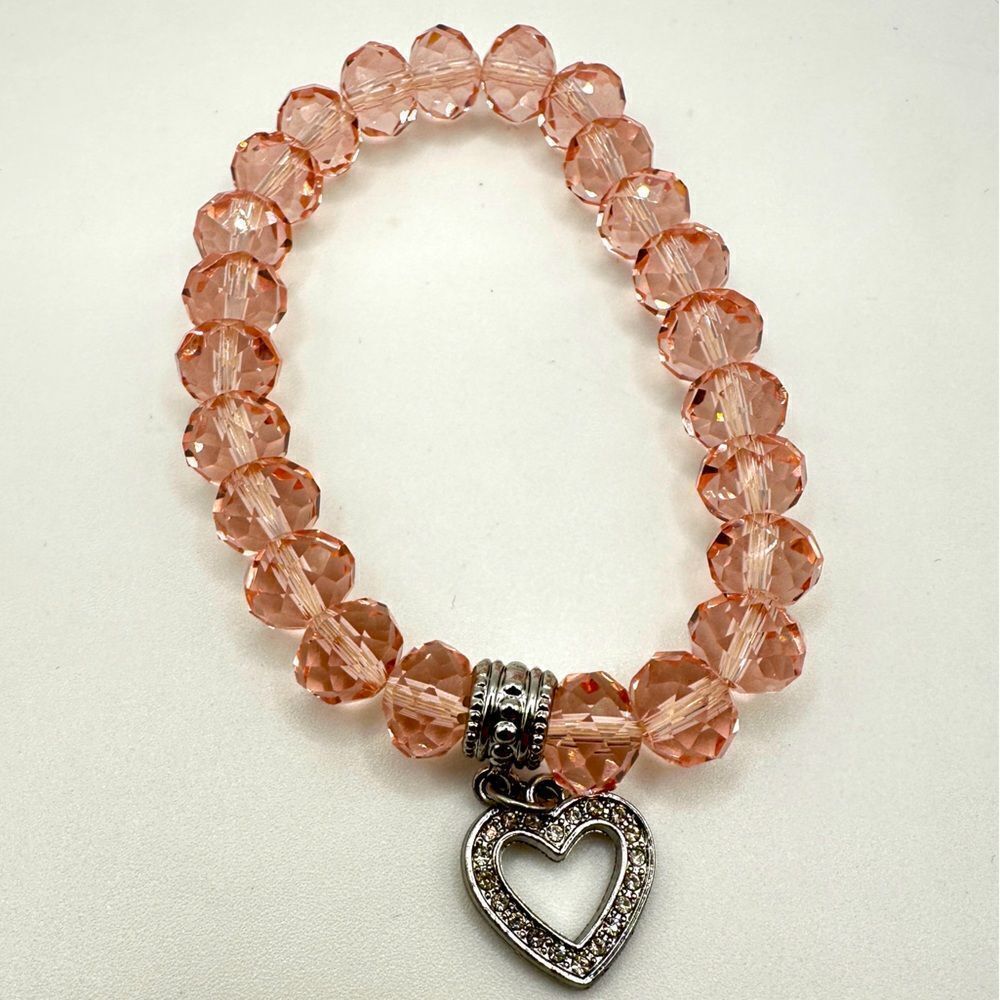 Pink faceted crystal glass‎ bracelet with silver tone heart charm!